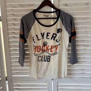 G-III 4her by Carl Banks | Flyers Hockey Club Raglan Tee